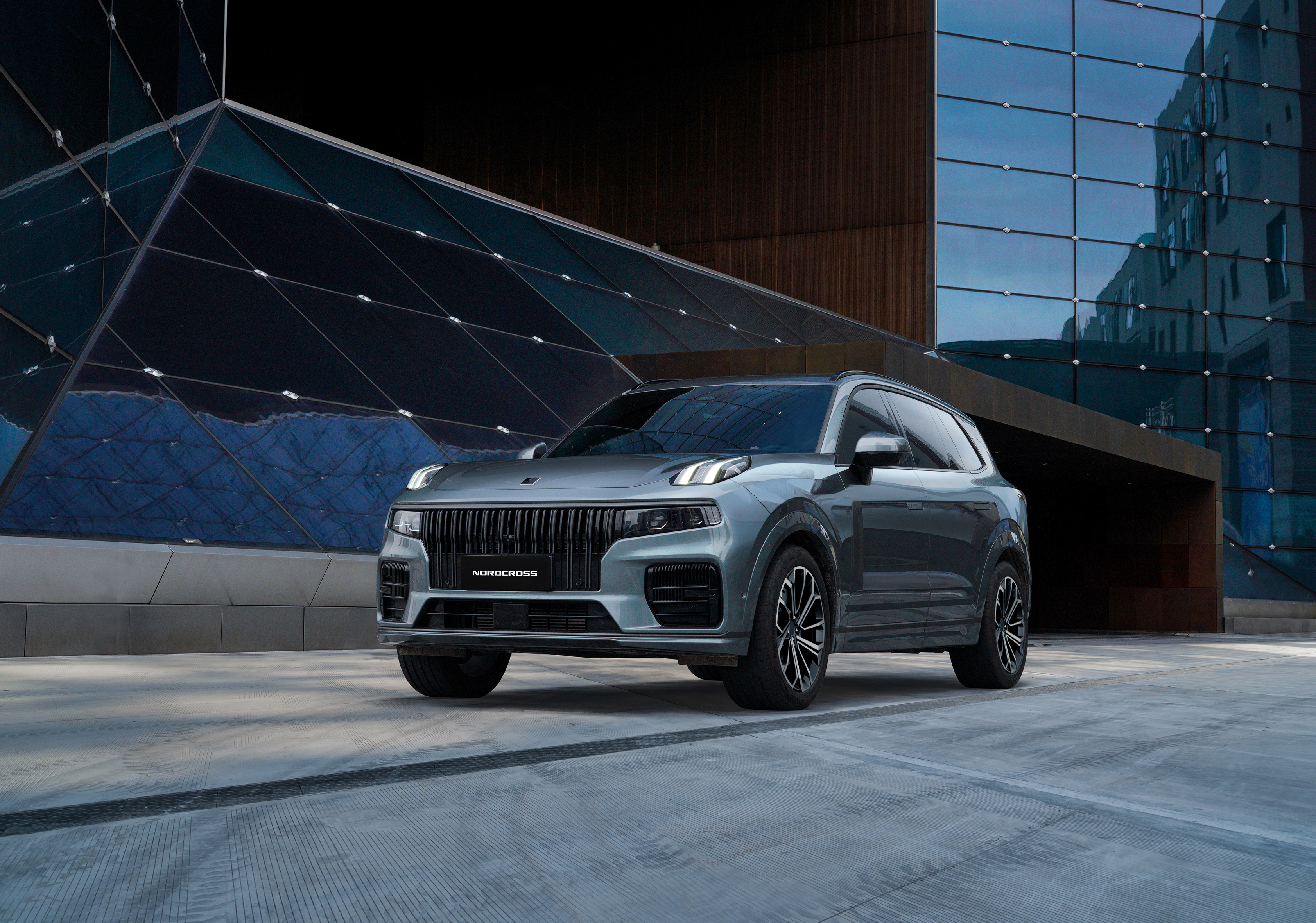 GEELY EX5 EM-i — гибрид нового поколения